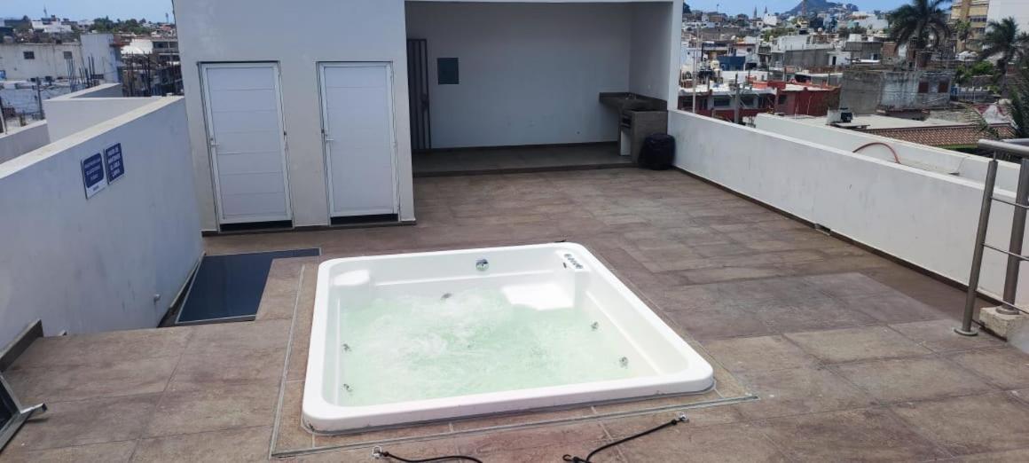 2Br-3Ba Condo Block From Beach W Rooftop Jacuzzi Масатлан Экстерьер фото